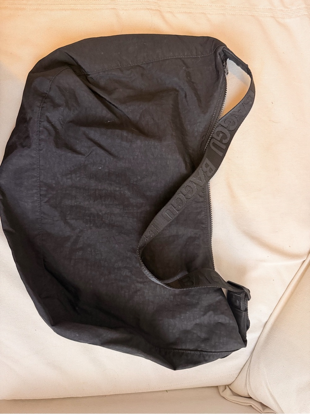 BAGGU Black Crossbody Shoulder Bag with Branded Strap